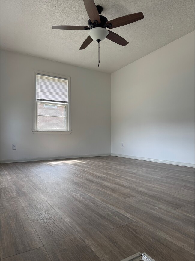 Foto del edificio - 1813 Ashcraft Ave