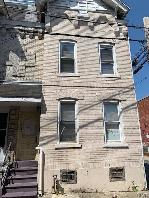 Foto principal - 122 N Poplar St