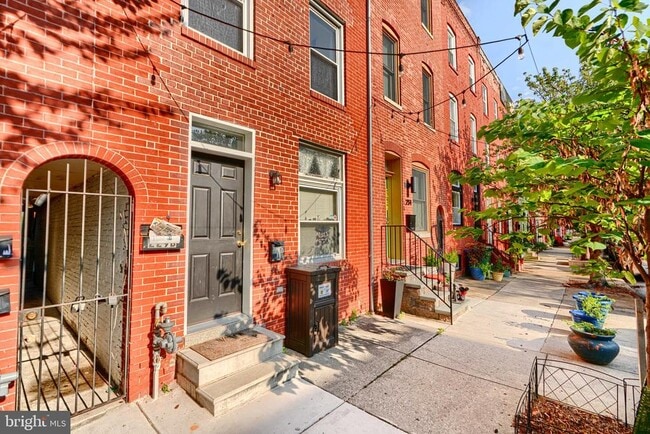 Building Photo - 229 S Ann St