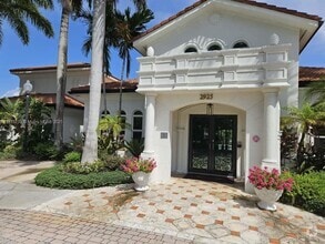 Building Photo - 207 Villa Cir