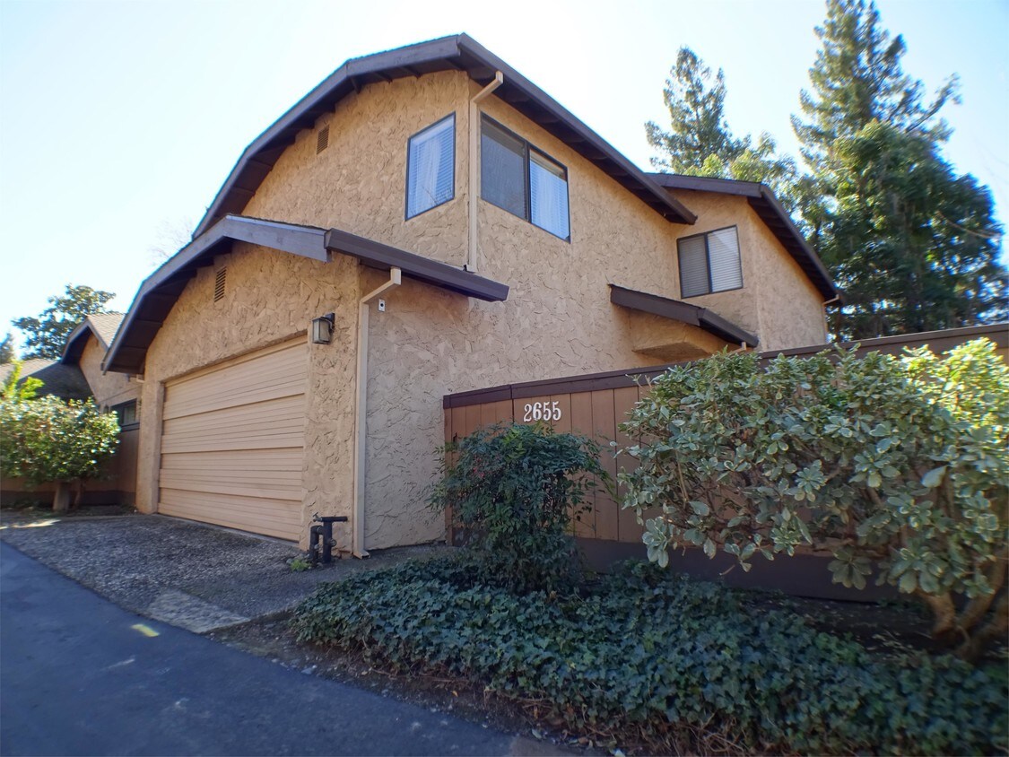 Primary Photo - 2655 Waverly Ct