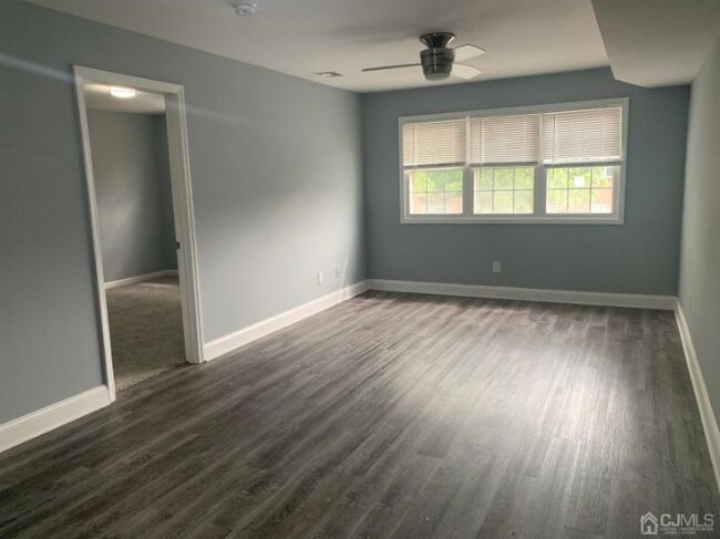 Building Photo - 396 College Dr