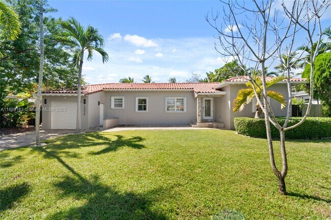 Foto del edificio - 10626 NE 10th Ct