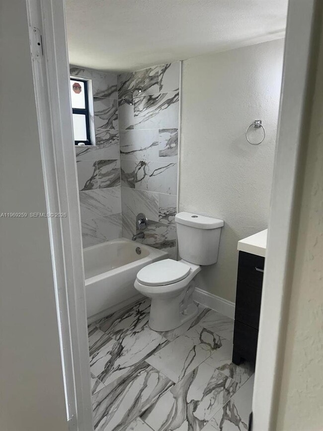 Building Photo - 1463 Lake Crystal Dr