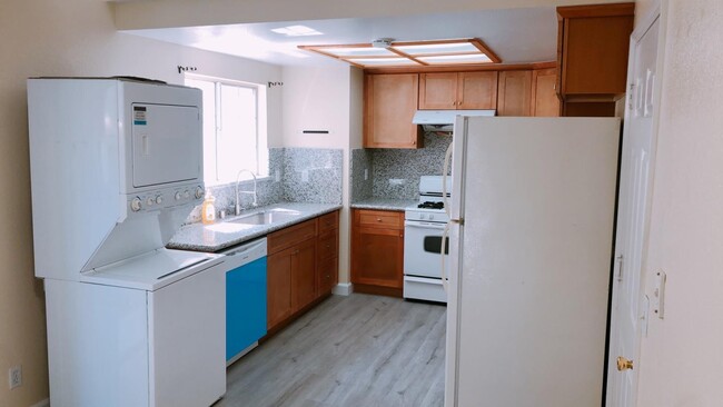Building Photo - 649 Dadis Way