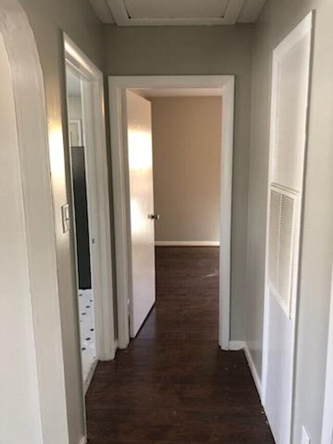 Building Photo - 2 bedroom remodeled home