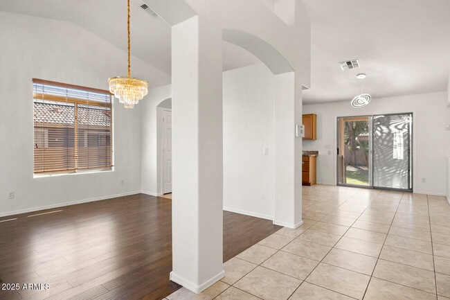 Foto del edificio - 3297 E Warbler Rd