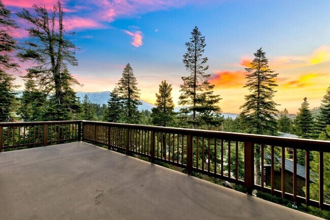 Building Photo - 3 Bedroom, 2 Bath House with Garage - and ...