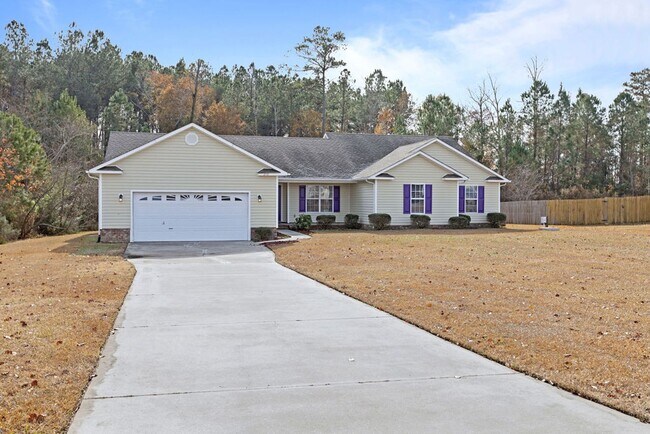 Building Photo - Large Ranch Home with 4BR/ 2 Bath with an ...
