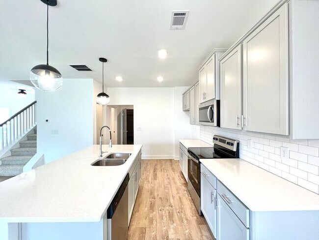 Building Photo - 3650 Salvia Dr