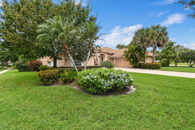Foto del edificio - 4842 SW Golfside Dr