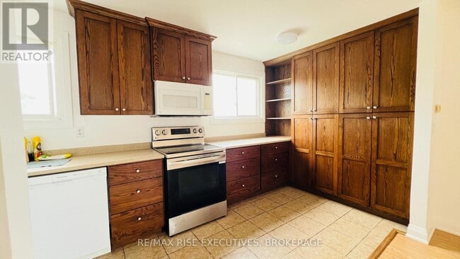 Building Photo - 863 Datzell Ln