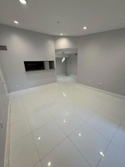 Foto del edificio - 4852 N State Rd 7