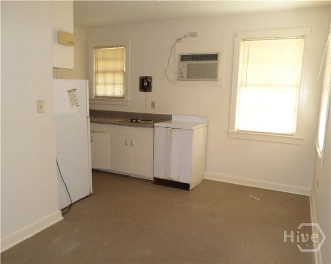 Building Photo - 2302 E 40th St