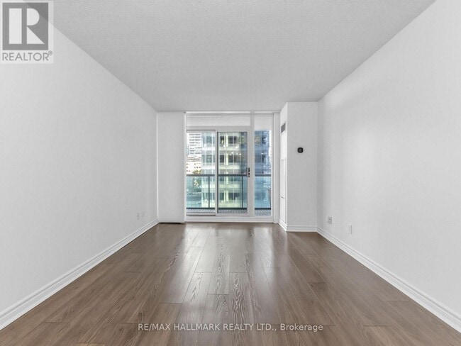 Building Photo - 30 Grand Trunk Crescent