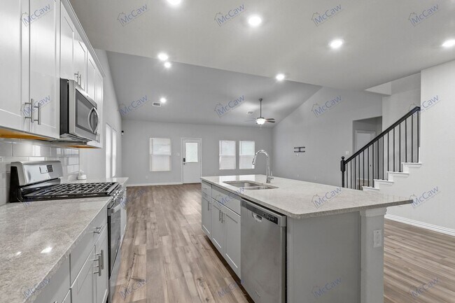 Foto del edificio - Modern 2022-Built 2-Story Home in Sought-A...