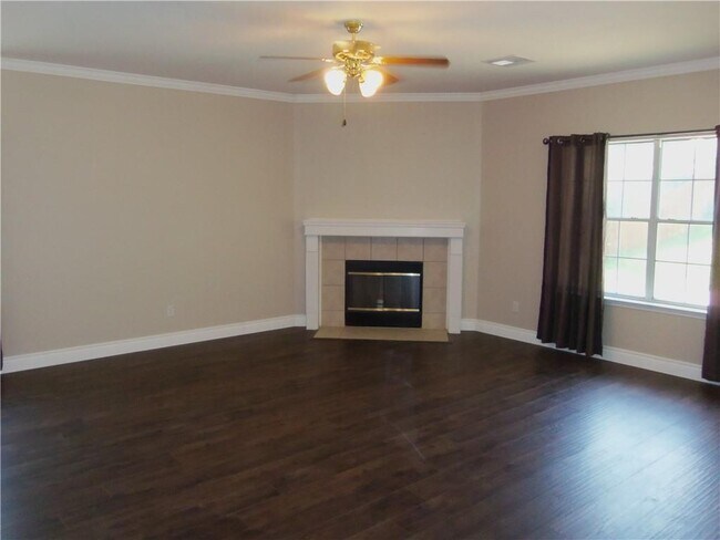 Building Photo - 3848 Laurel Ridge Dr