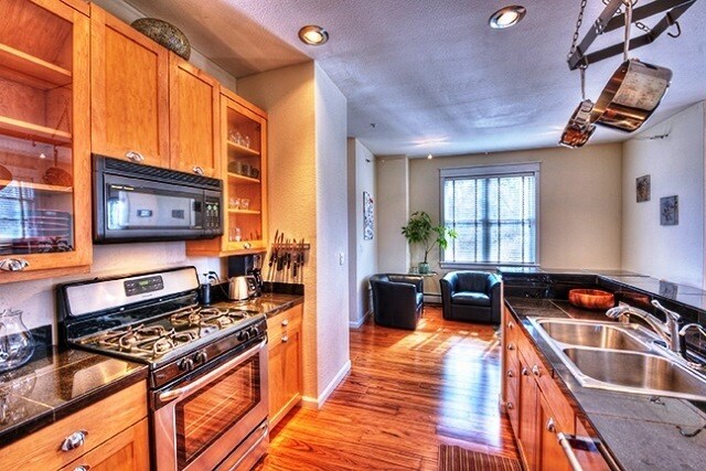 Building Photo - Walk to Pearl Street - Beautiful 1 Bedroom...