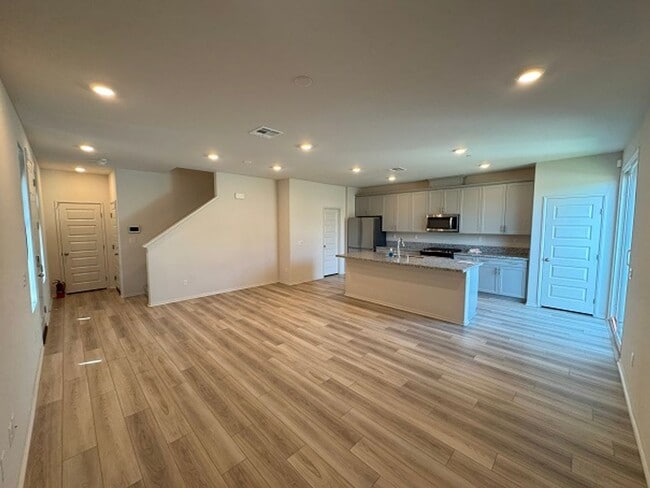 Building Photo - Beautiful House in the heart of Temecula -...