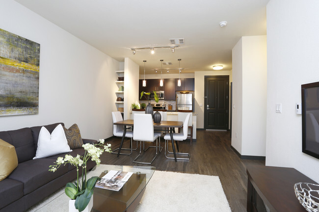 1BR, 1BA - Macaslin A - Centre Court Apartment Homes