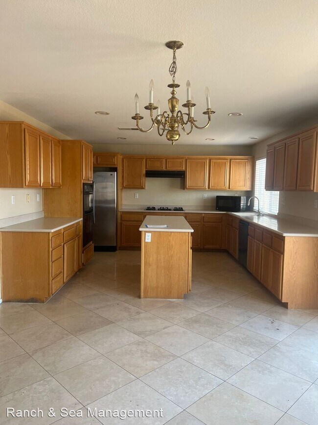 Building Photo - 4 br, 2.5 bath House - 4300 Canyon Vista Dr.