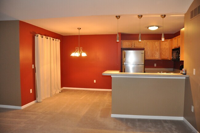 Foto del edificio - 15451 Claremont Dr