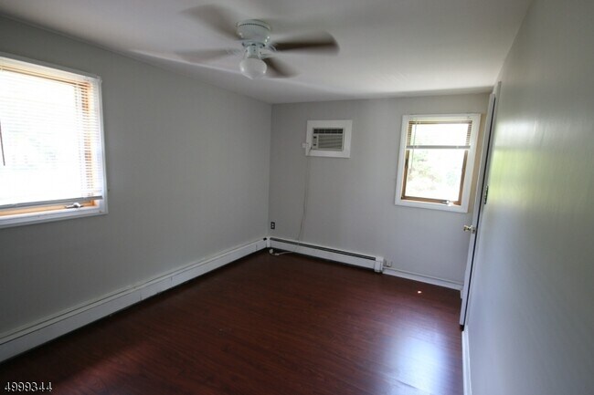 Building Photo - 1053 Valley Rd