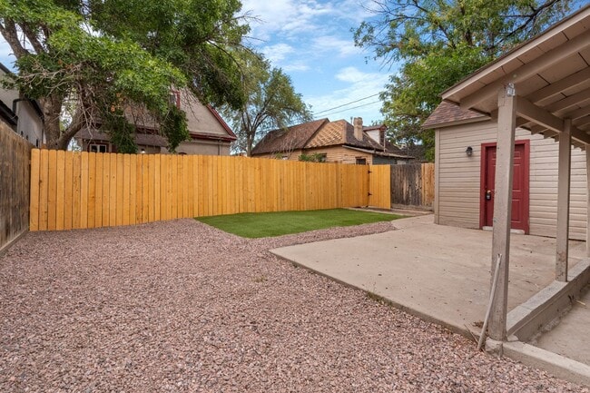 Building Photo - Carriage House near Downtown Pueblo!