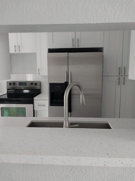 Foto del edificio - 308 SW 76th Terrace
