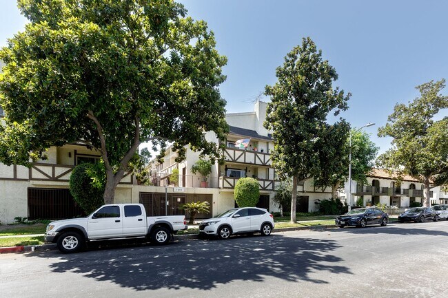Building Photo - Spacious 2-Bedroom, 2.5-Bath Condo in Cano...