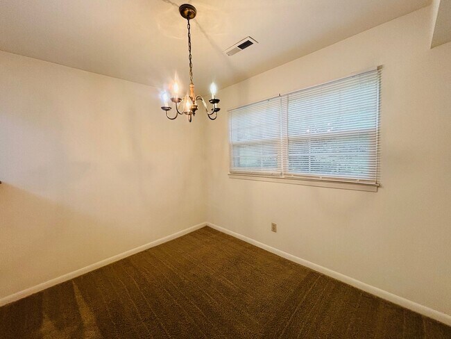 Building Photo - 446 Marlington St