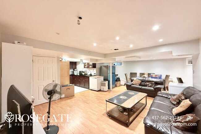 Photo du bâtiment - Spacious 2-Bedroom Basement Unit in Picker...