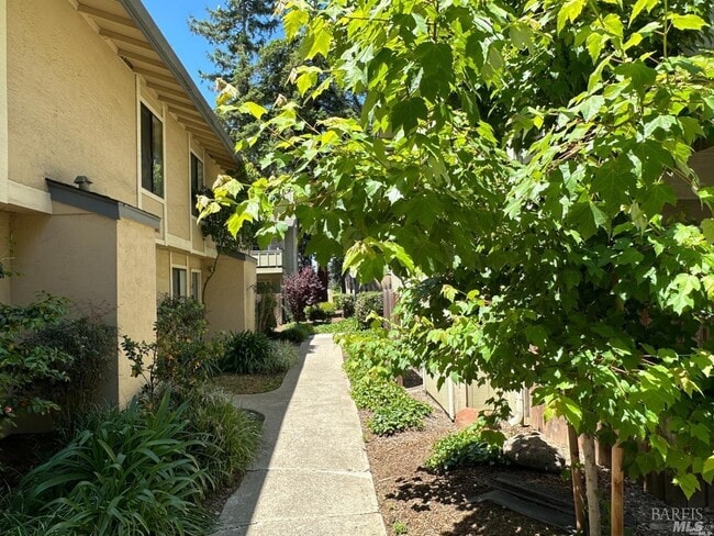 Building Photo - 2161 Northwood Cir