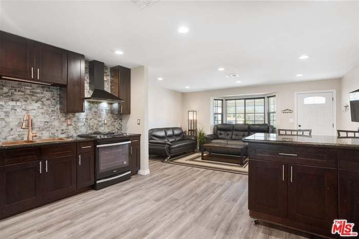Primary Photo - 213 S Ventura Pl