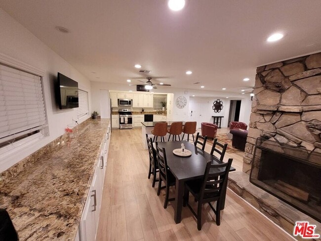 Building Photo - 335 S California St