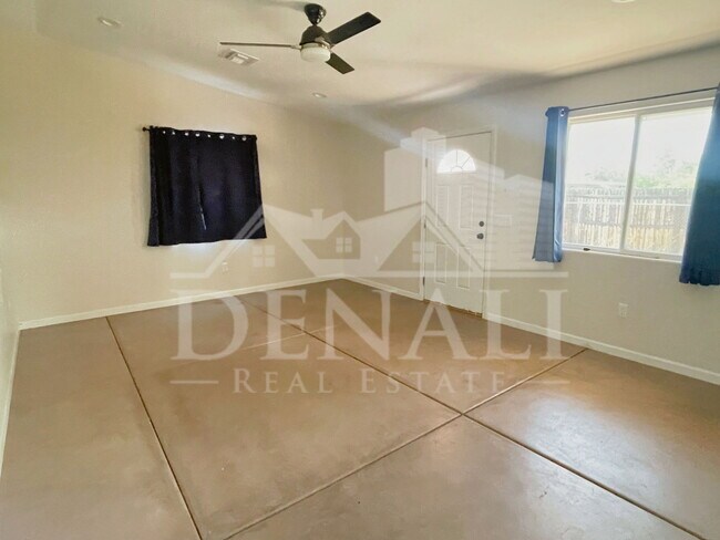 Building Photo - 2618 N Sparkman Blvd