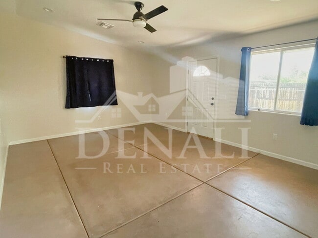 Foto del edificio - 2618 N Sparkman Blvd