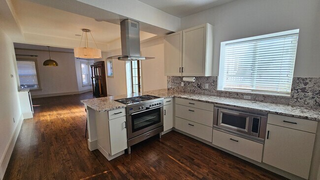 Foto del edificio - Modern Park Hill Home