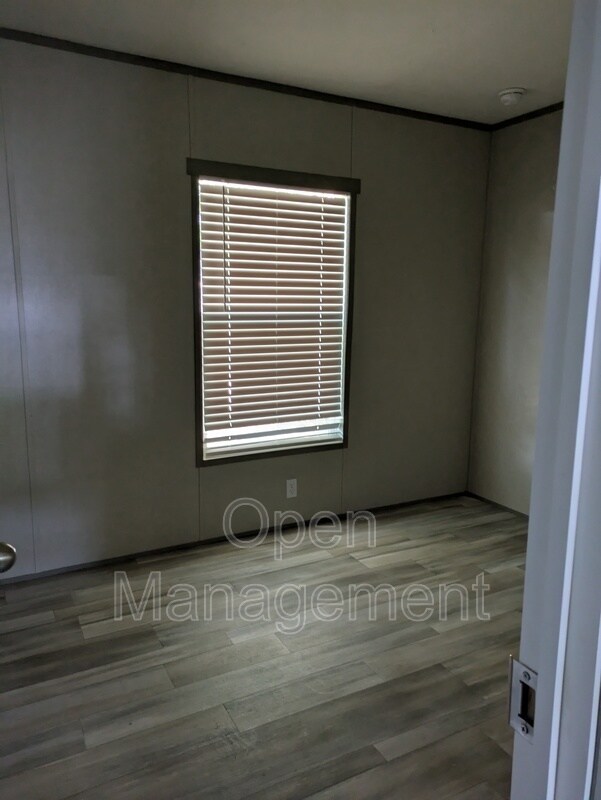 Foto del edificio - 7534 US-60