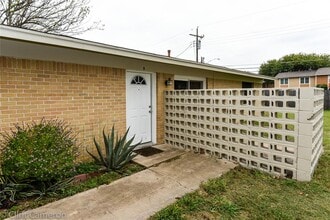 Building Photo - 8005 Pinedale Cove