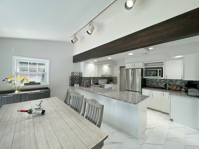 Building Photo - 19 Woodchuck Ct