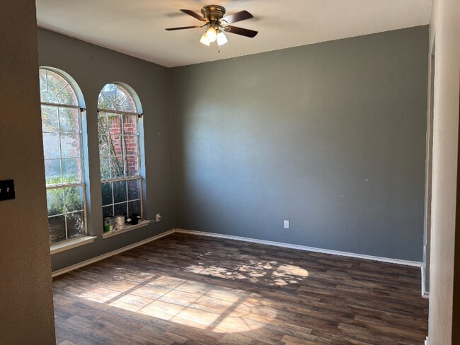 Foto del edificio - 1988 Helmoken Falls Dr