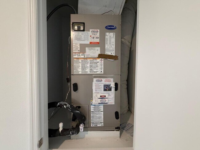 Foto del edificio - 5151 Loyalty Dr