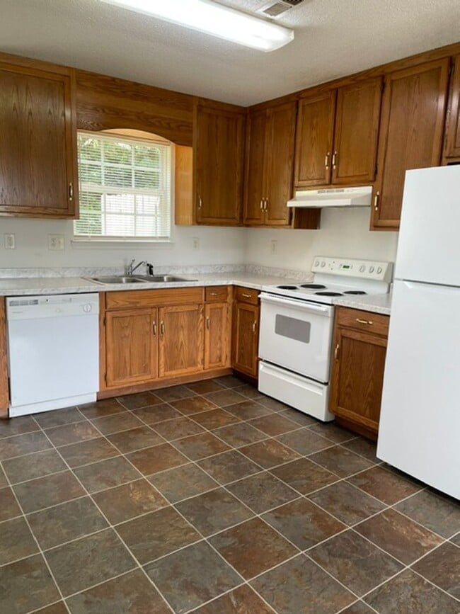 Building Photo - 2740-2746 Blue Springs Rd SE