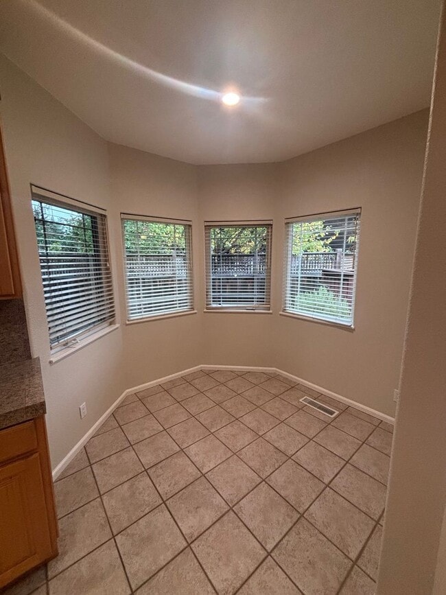 Building Photo - Single level 3 bedroom 2 bathroom Rincon V...