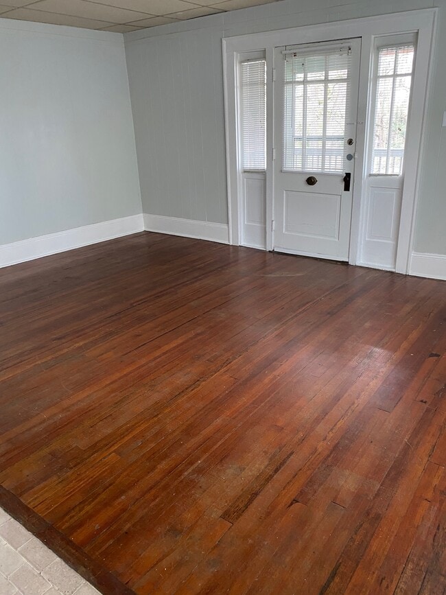 Foto del edificio - 220 W End Blvd