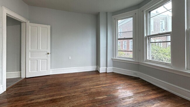 Foto del edificio - 441 E Walnut Ln