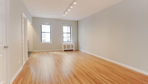 Foto principal - 215 W 23rd St