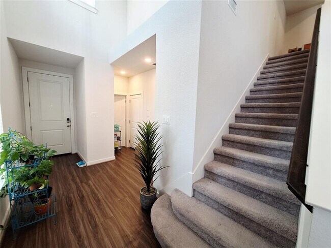 Foto del edificio - 8000 Prairie Rye Dr