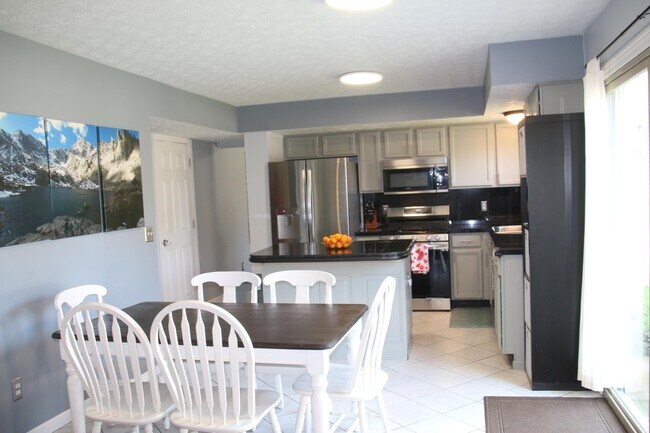 Foto del edificio - 365 Amesbury Ct